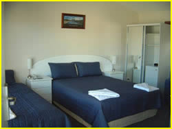 Springsure accommodation blue room